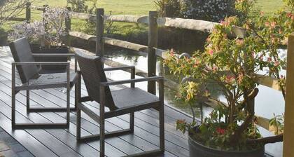 Footpath Cottages at Reynolds Farm