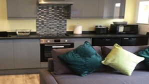 Violet Corner | Iron/ironing board, cribs (free), WiFi (free), bed sheets - Footpath Cottages at Reynolds Farm (Canterbury)