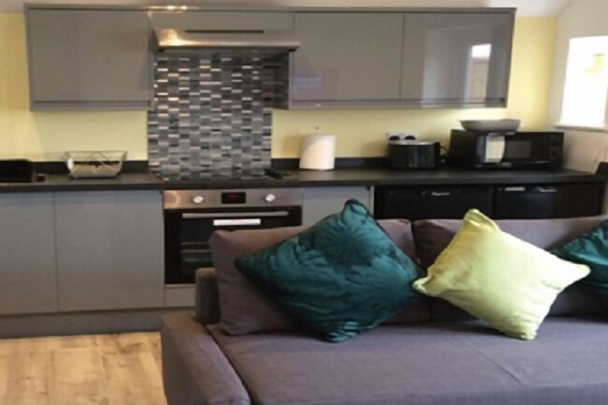 Violet Corner | Iron/ironing board, cribs (free), WiFi (free), bed sheets