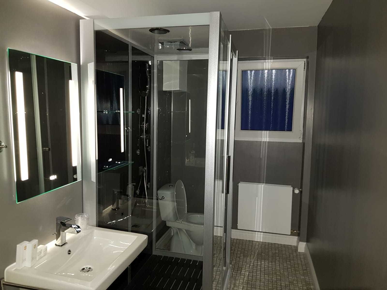 Basic Double Room | Bathroom | Towels