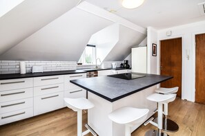 Apartment, 2 Bedrooms (Balcony) | Private kitchen | Full-size fridge, oven, stovetop, dishwasher - Apartment BO4 (Reykjavik)