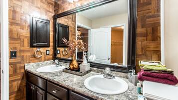 Separate bathtub and shower, free toiletries, hair dryer, towels