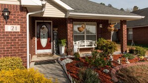 Front of property - Villa Rockett  Sweet Home Away from Home (Huntsville)