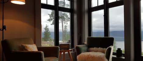 Luxe villa | Woonruimte | Een flatscreentelevisie, Netflix, betaalfilms en streamingdiensten