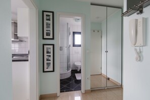 Apartamento empresarial, vista para o jardim | Área de estar | Smart TV, Netflix