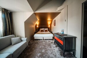 Comfort Double Room | Hypo-allergenic bedding, in-room safe, desk, soundproofing