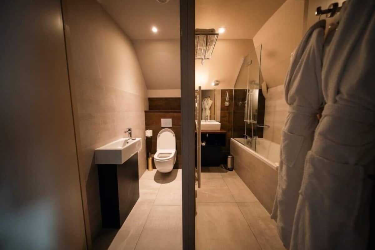 1 bedroom, hypo-allergenic bedding, in-room safe, desk