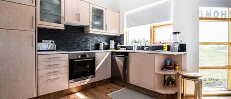 Maison Confort, 3 chambres, sauna | Cuisine privée | Grand réfrigérateur, micro-ondes, four, plaque de cuisson