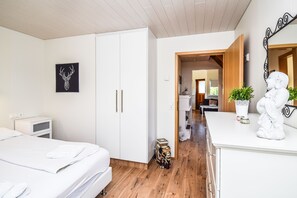 Comfort House, 3 Bedrooms, Sauna | 3 bedrooms, laptop workspace, travel cot, free WiFi - House V10 (Bláskógabyggd)