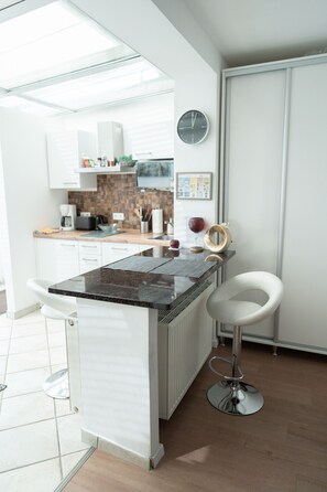 Superior Apartment, Garden View | Private kitchen | Microwave, oven, stovetop, dishwasher