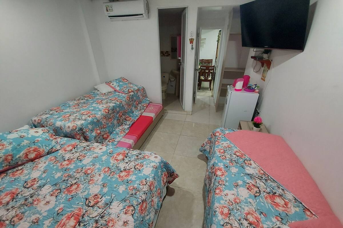 Minibar, free WiFi, bed sheets