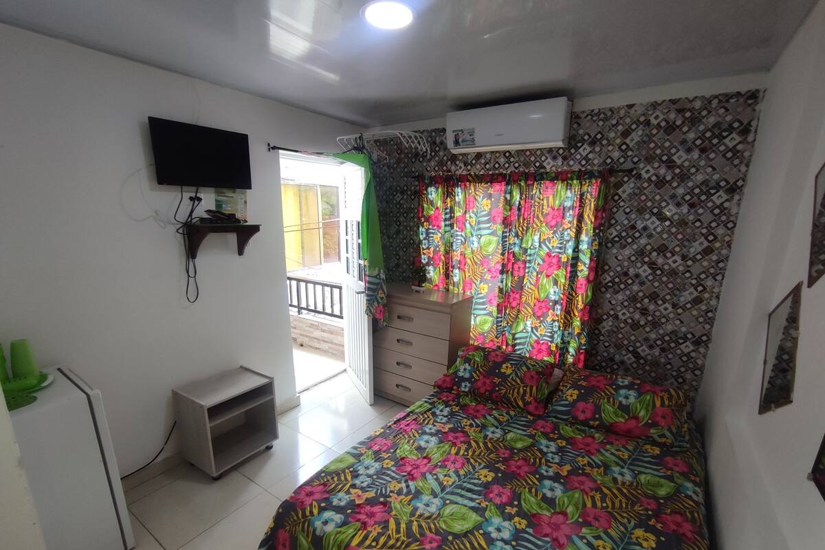 Minibar, free WiFi, bed sheets