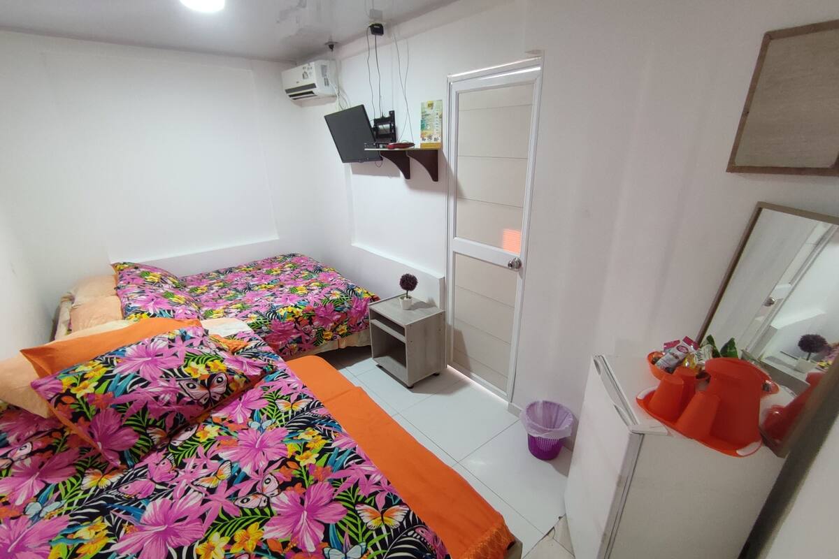 Minibar, free WiFi, bed sheets
