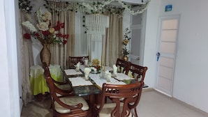 32-inch plasma TV with digital channels, TV - Jackson House Inn (San Andrés)