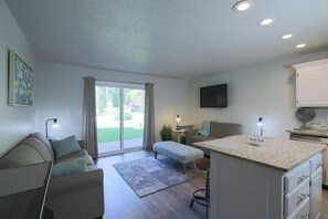 Smart TV, futbolito y tenis de mesa 