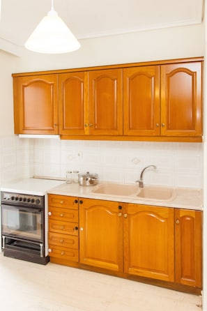Apartment, 2 Bedrooms | Private kitchen