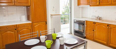 Apartment, 2 Bedrooms | In-room dining