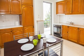 Apartment, 2 Bedrooms | In-room dining