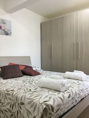 2 habitaciones, tabla de planchar con plancha y wifi gratis 