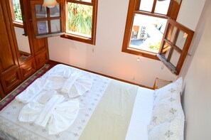 Double Room, Sea View | 2 bedrooms, premium bedding, free minibar items, blackout drapes - Yasar Marin Denizer Pansiyon (Amasra)