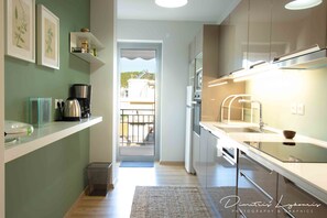 Apartemen, 2 kamar tidur | Dapur pribadi | Lemari es, oven, kompor, dan peralatan masak/sendok-piring