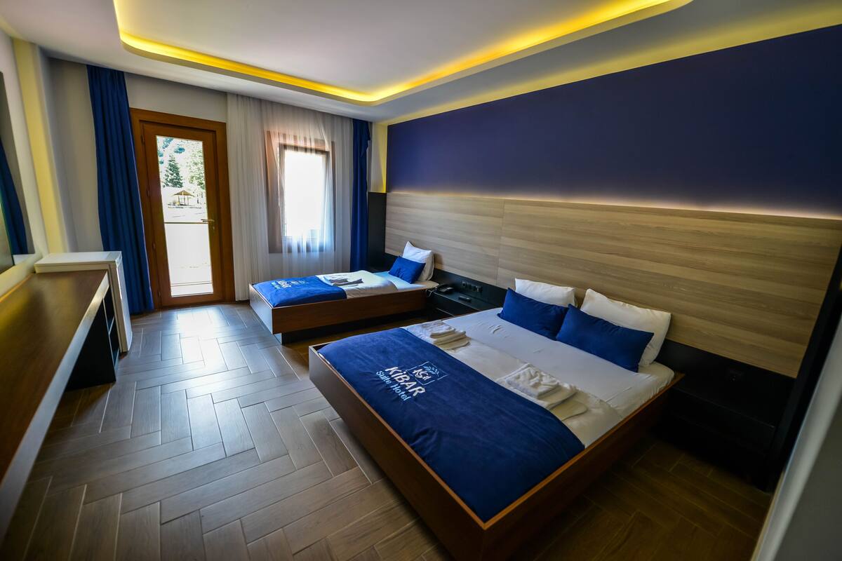 Standard Triple Room, Balcony | Premium bedding, desk, WiFi (free), bed sheets