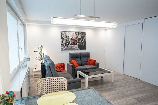 Deluxe-Apartment, Blick auf den Innenhof | Zimmerausstattung