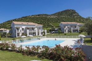 季节性开放的室外游泳池