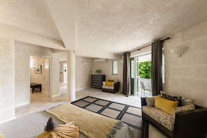 4 bedrooms, in-room safe, iron/ironing board, WiFi