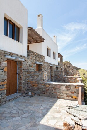 Villa, 3 Bedrooms | Balcony