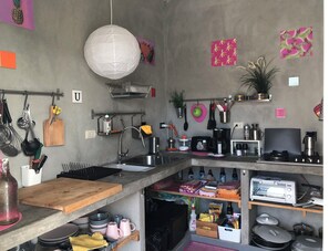 Fridge, coffee/tea maker, toaster, blender