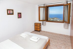 Villa, 3 chambres | Coffres-forts dans les chambres, Wi-Fi gratuit, draps fournis
