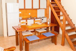 Vila, 3 quartos | Cozinha privada | Geladeira grande, fogão, cooktop, talheres/pratos/utensílios de cozinha