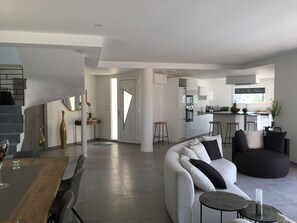 TV, table tennis, books - Villaparadise83 ... a superb villa with heated pool (Bagnols-en-Forêt)