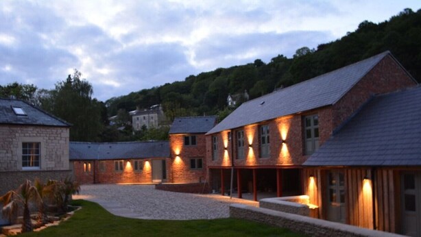 A brick building with multiple windows and a gravel driveway. - (101)Beautiful Apartment in Landmark Cotswold Grade II Listed Georgian House -  (Nailsworth)