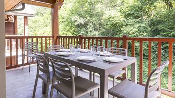 Apartment (7 People) | Soundproofing, cribs/infant beds, free WiFi, bed sheets