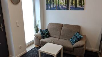 Apartment (Business Ratingen 5) | Wohnbereich | Flachbildfernseher