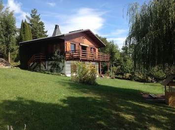 vue du chalet depuis le jardin