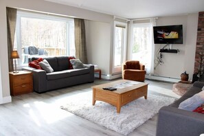 Smart-TV, Kamin, Stereoanlage