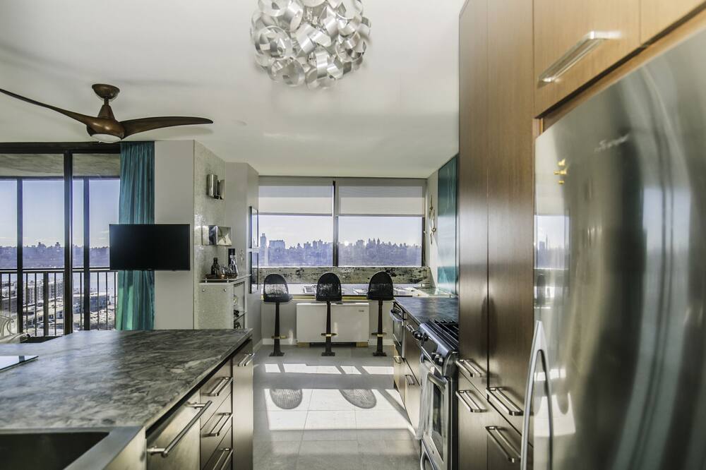 $Billion$ River NYC Views Sunrise Sunset Condo