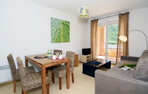 Fridge, microwave, stovetop, dishwasher - Résidence Odalys Les Bains d'Avène (Avene)