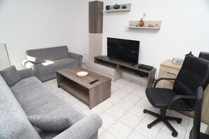 Semi basement apartment | 內部