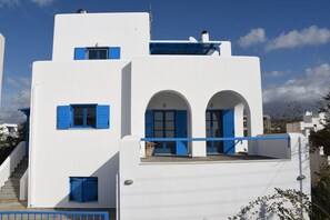 Exterior - Naxos is the Way (Naxos)