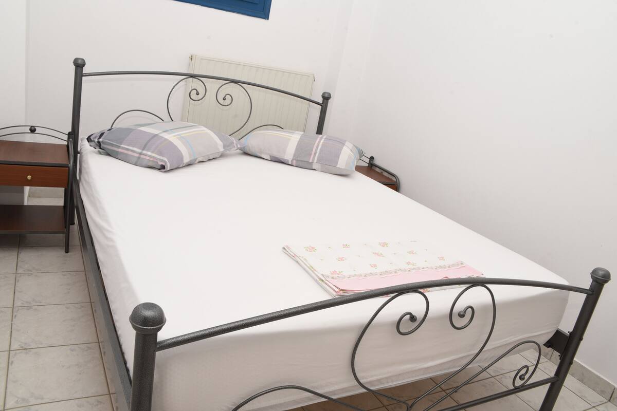 1 bedroom, iron/ironing board, free WiFi