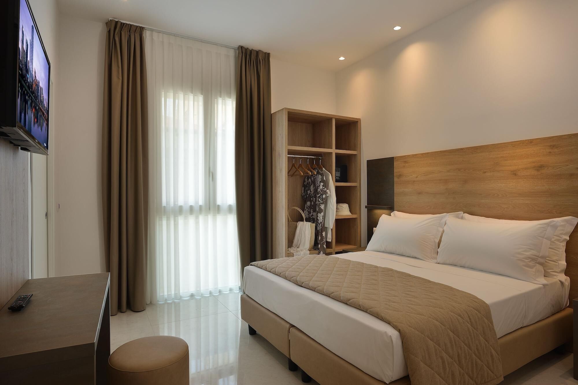 Desk, WiFi (free), bed sheets