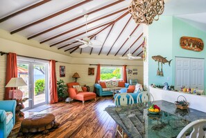 Smart TV, books - Casa Tortuga - private beachfront villa with pool - Call Cayman Villas! (Frank Sound)