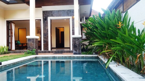 Pool - Family Villa with Private Pool & Garden, 2BR, Kitchen, Living Room and Free wifi (Badung)