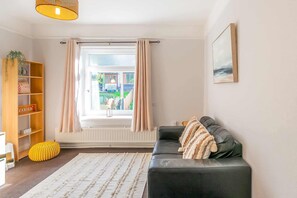 TV, offices - The View at Afan Forest Park by STAE-Homes (Duffryn Rhondda)