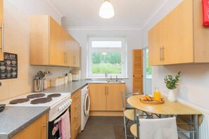 Fridge, microwave, oven, stovetop - The View at Afan Forest Park by STAE-Homes (Duffryn Rhondda)