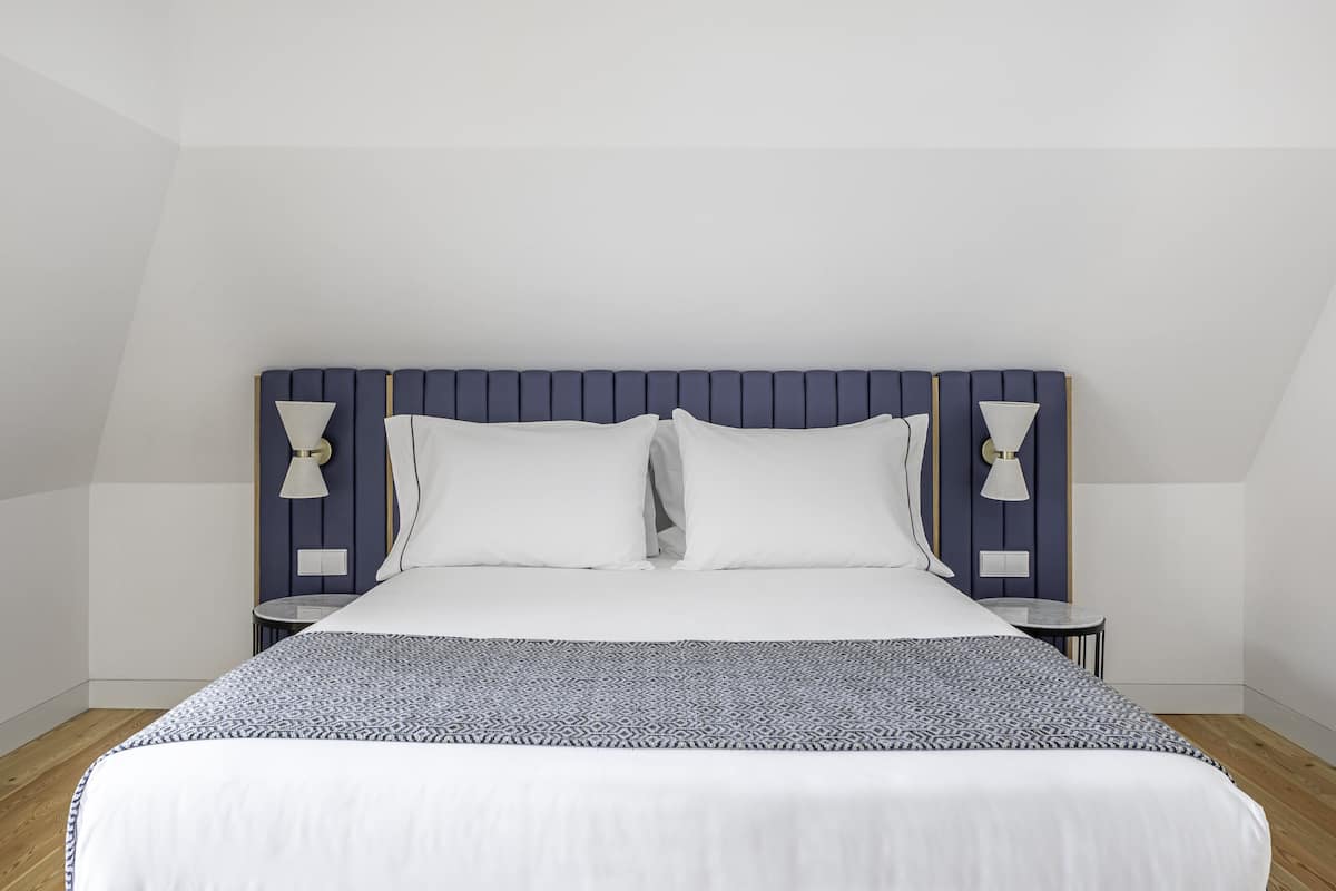 Premium bedding, in-room safe, individually furnished, soundproofing